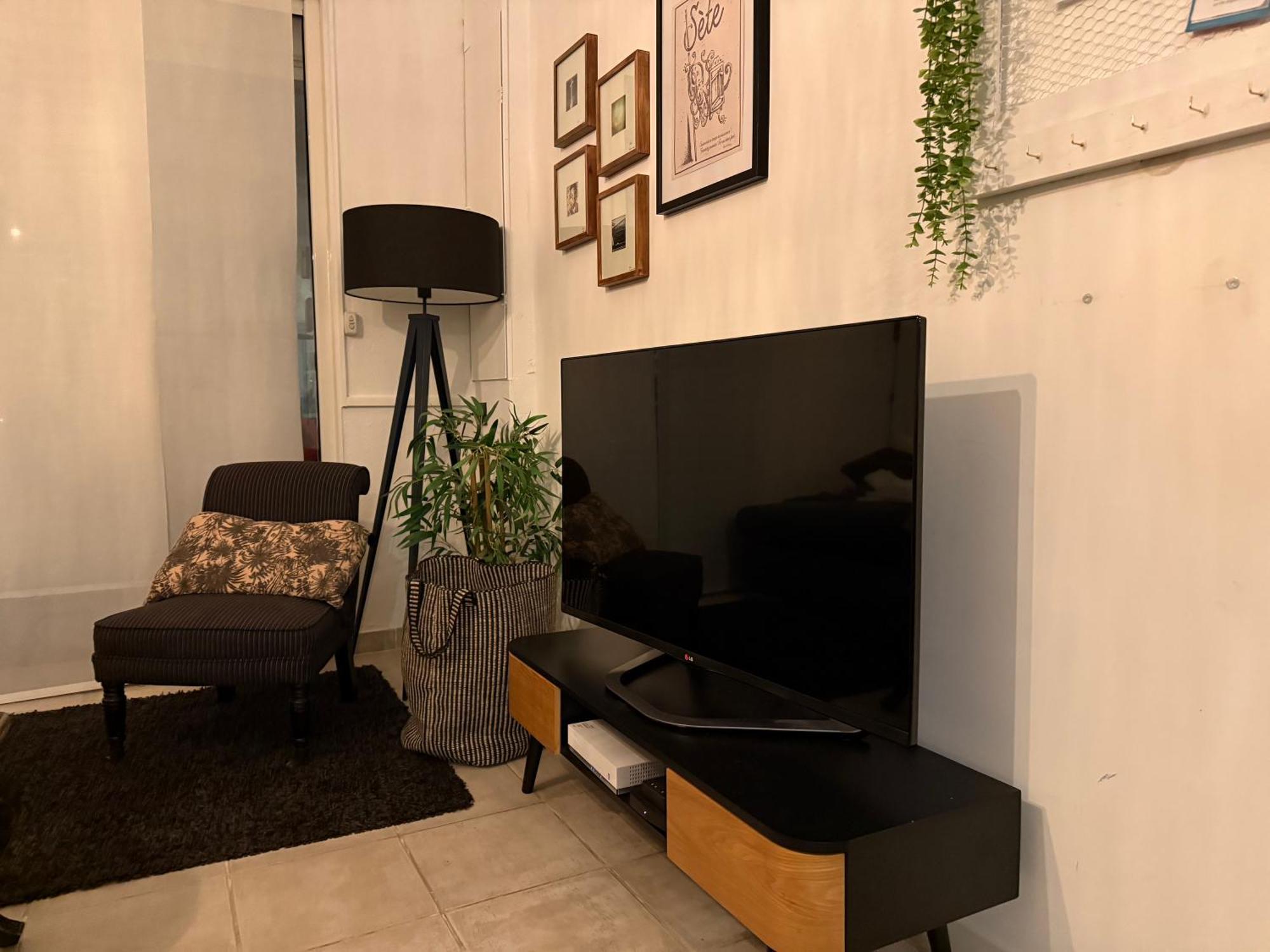 Le J&J Appartement Spacieux Climatise En Centre Ville 塞特港 外观 照片